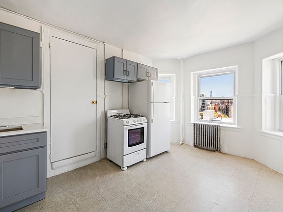 4th image of 74 India St APT B17