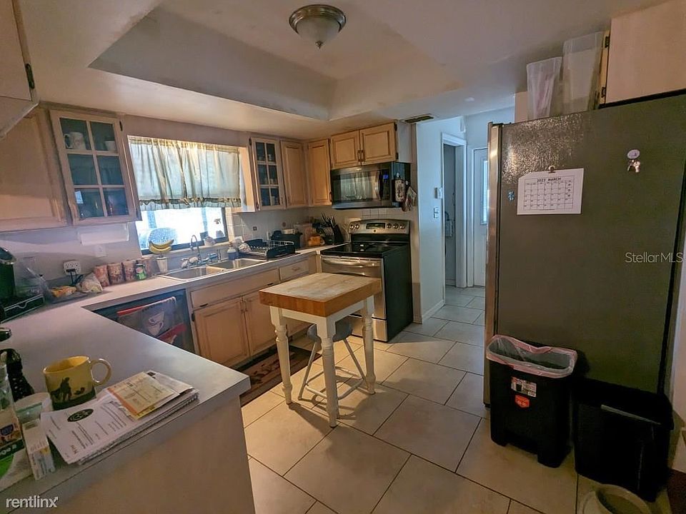 2nd image of 4006R Robinson Rd