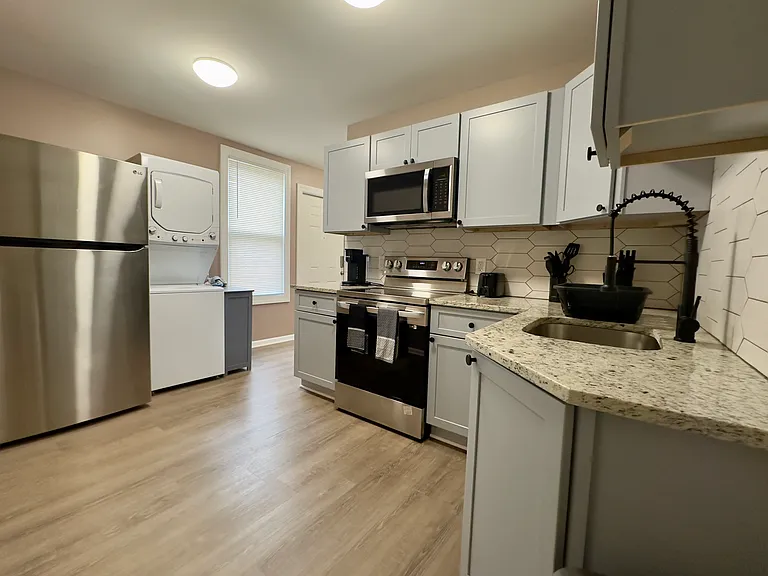 499 Pawling Ave #3 — Photo 2