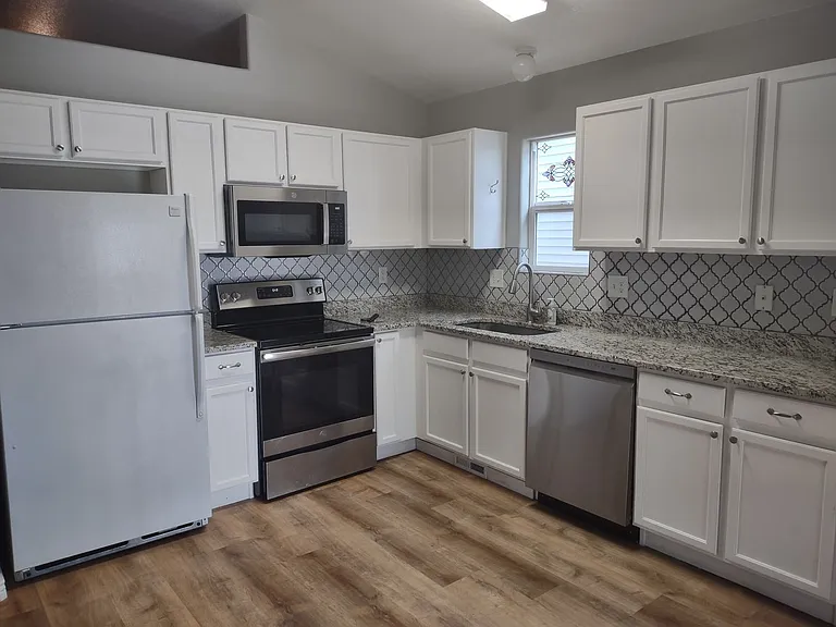7226 Bentwater Dr — Photo 7