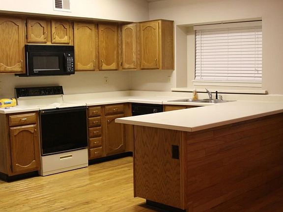 2nd image of 2816 Stratford Ln