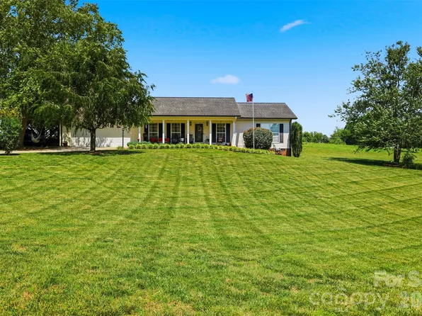 57 Riverview Rd, Taylorsville, NC 28681