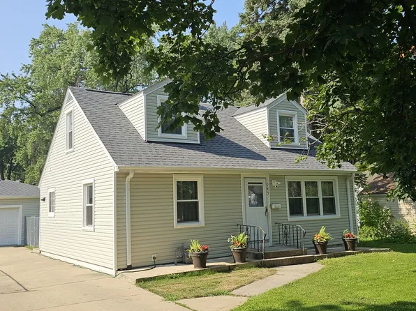 945 Ziegler Ave, Aurora, IL 60505