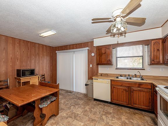 5th image of 348 Sky Valley Cir