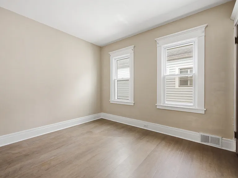 190 Brunswick Blvd #2 — Photo 12