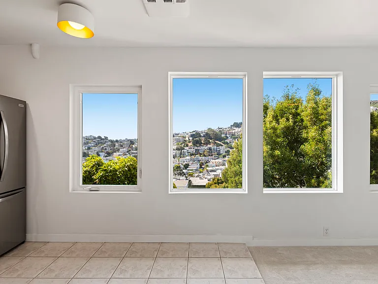 41 Saturn St — Photo 32