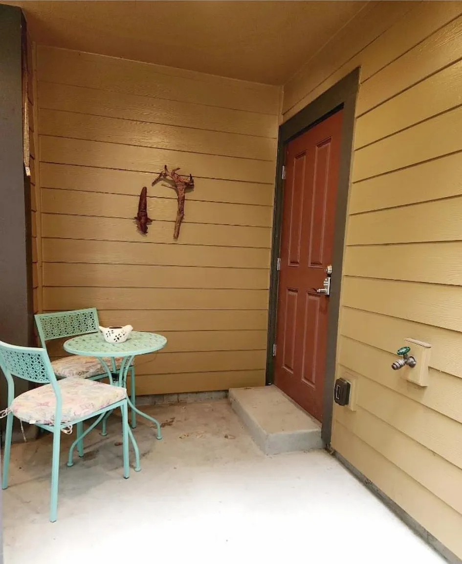1 bed, 300 sqft, $1,100 — Photo 1