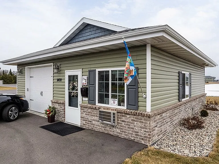 PLEASANT DRIVE ESTATES — Photo 16