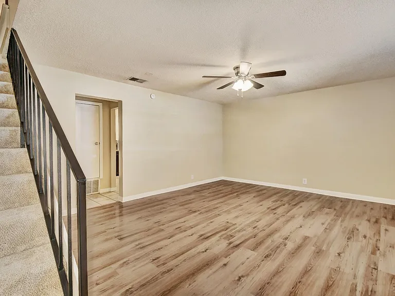 1704 E M Franklin Ave #B — Photo 6