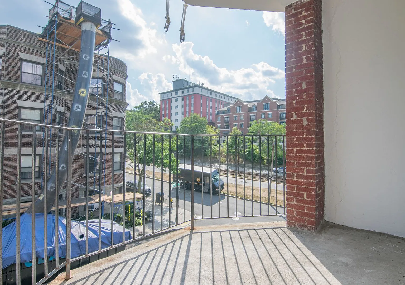 Large 4 bed in Allston — Photo 1