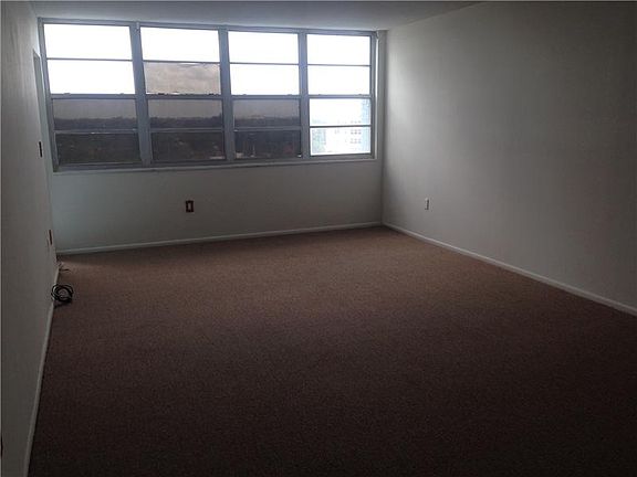 3rd image of 1301 Miami Gardens Dr APT 803W