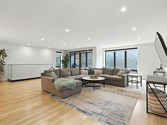 5th image of 1437 W Grand Ave #1