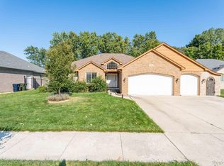 37916 Ashland Meadows Ct, Sterling Heights, MI 48312