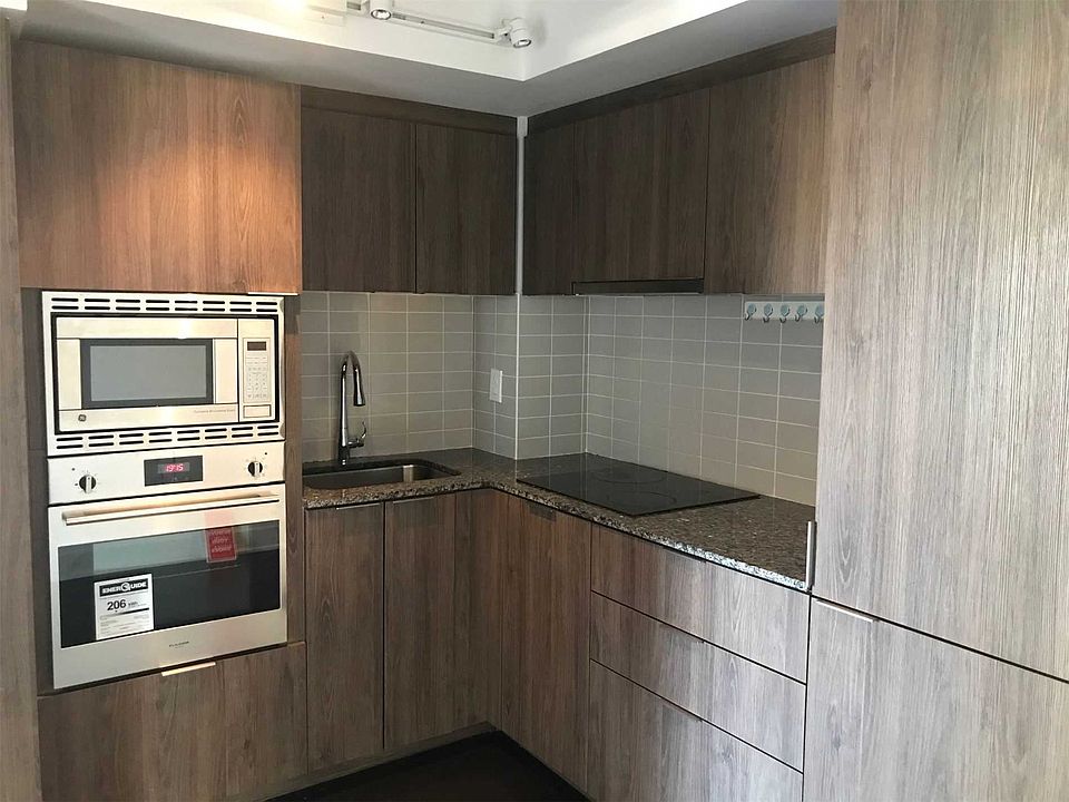 2nd image of 955 Bay St #1004
