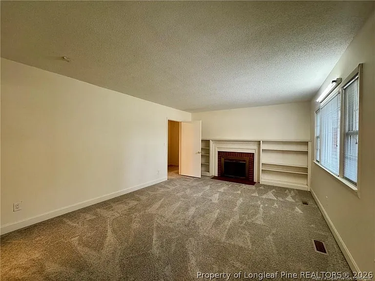 400 Harrill St — Photo 3