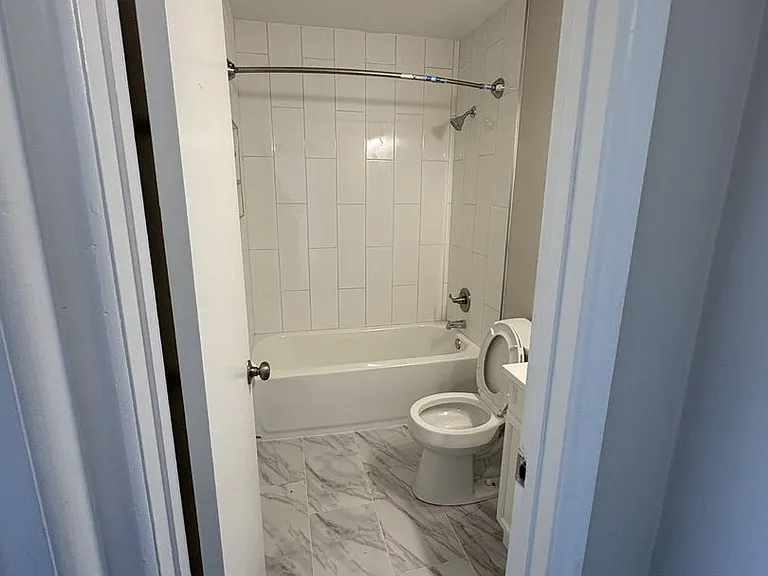 267 E Grand Ave — Photo 30