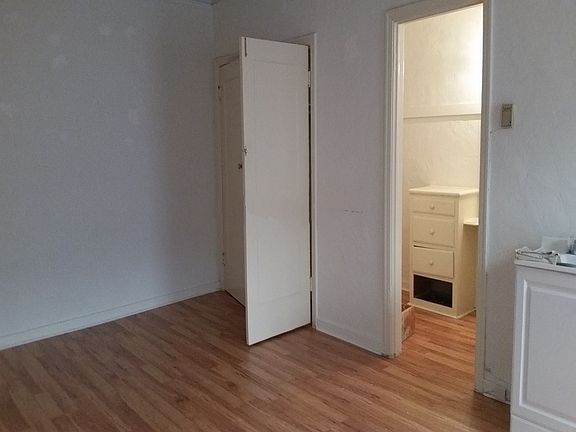 4th image of 456 1/2 S Cochran Ave #106