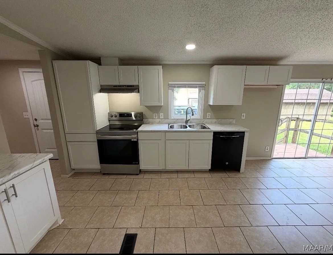 3 bed, 1563 sqft, $1,550 — Photo 2