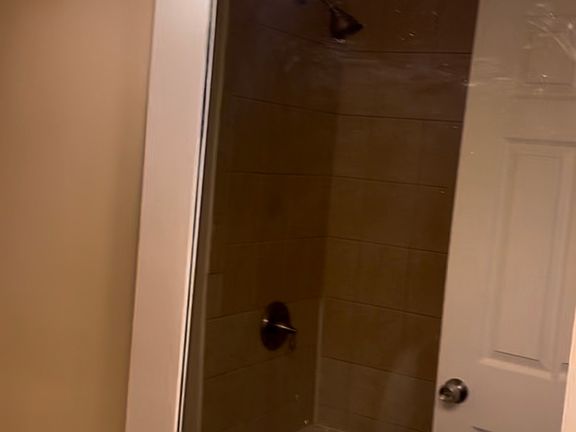 4th image of 945 W 71st St APT 1