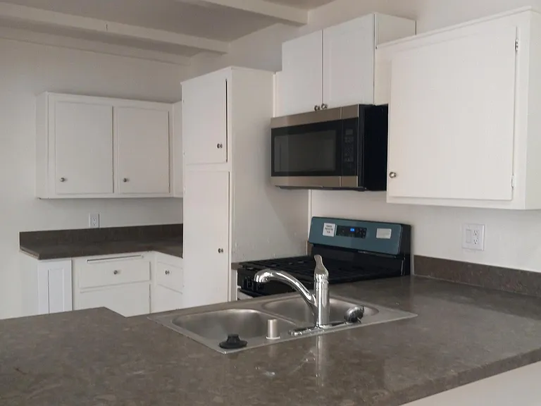GRANITE COUNTERTOPS