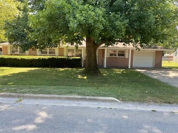 803 E 6th St, Pana, IL 62557