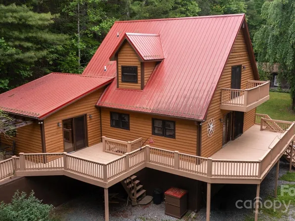 350 Stagecoach Rd, Zirconia, NC 28790