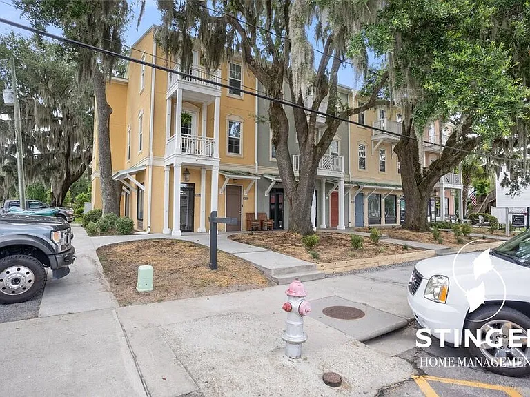 828B E Paris Ave — Photo 2