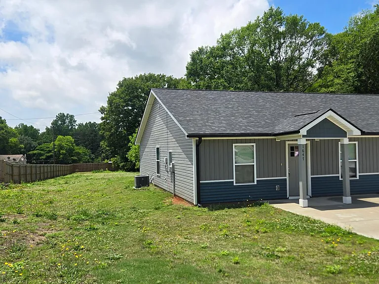 1647 Nazareth Rd — Photo 2