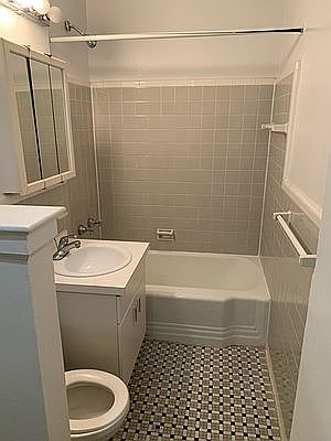 5th image of 157 E 18th St APT 4F