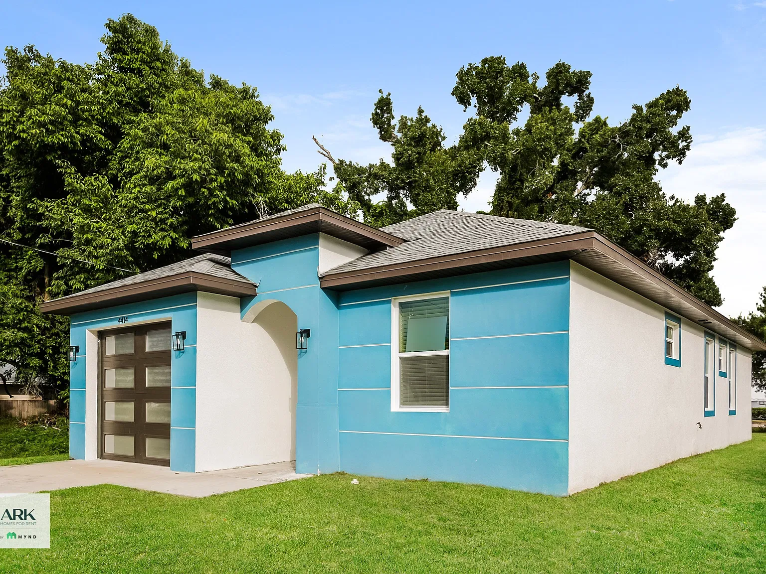 3 bed, 2.0 bath, 1207 sqft, $2,296 — Photo 4