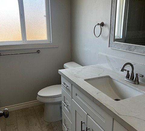 4th image of 796 Cedar Ave
