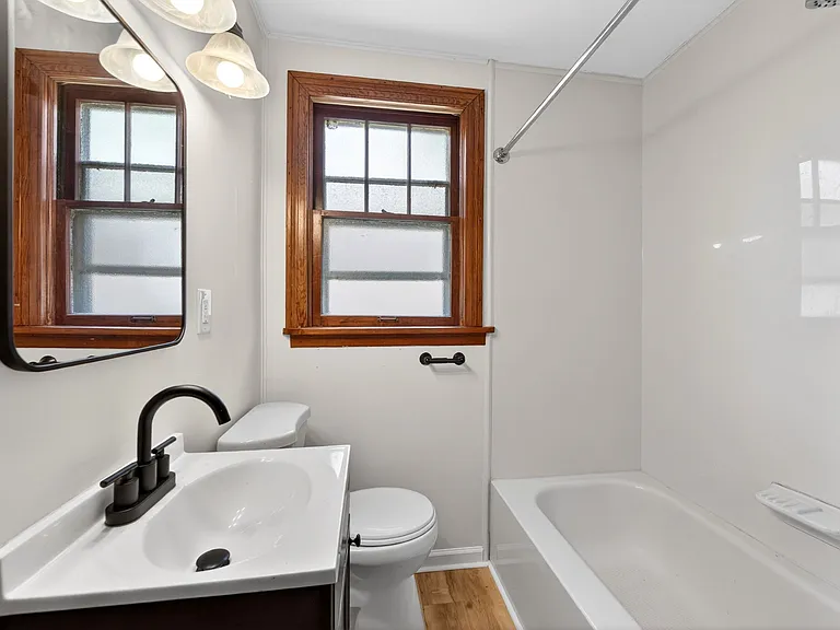 304 Bayless Ave — Photo 13