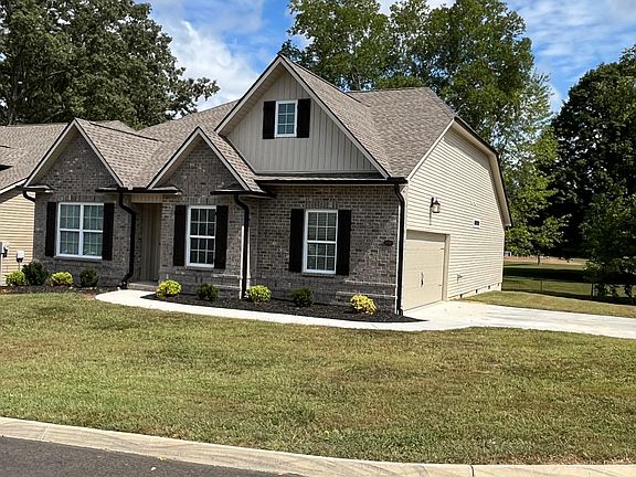 3rd image of 916 E Beaver Creek Dr