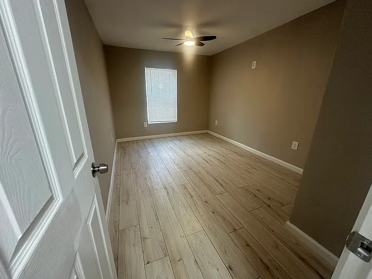 902 S San Eduardo Ave — Photo 9