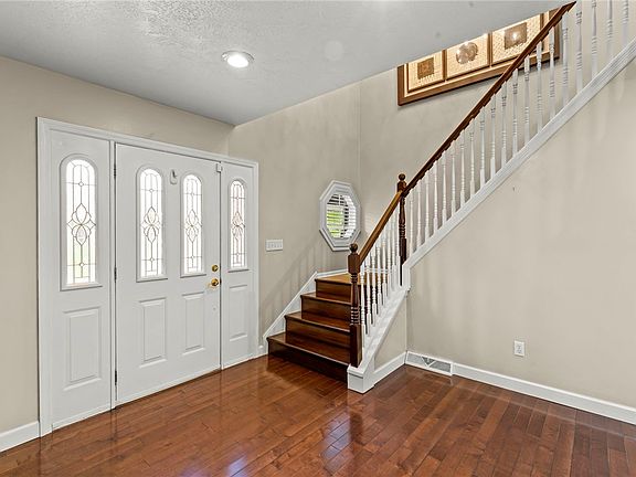 4th image of 612 James Dr