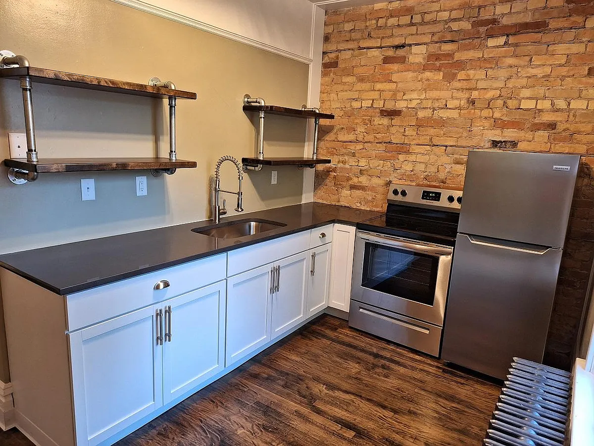 Building Photo - 214 N 15th Ave E #2