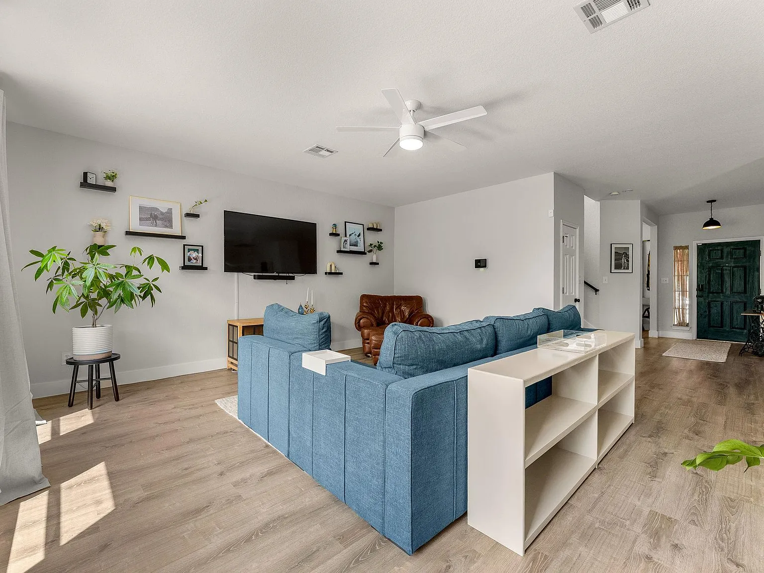 4 bed, 2.5 bath, 2609 sqft, $2,600 — Photo 4