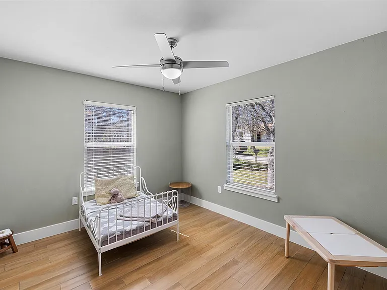 823 Hickory St — Photo 13