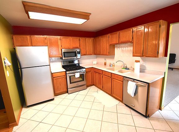 5th image of 16 Carol Ann Dr