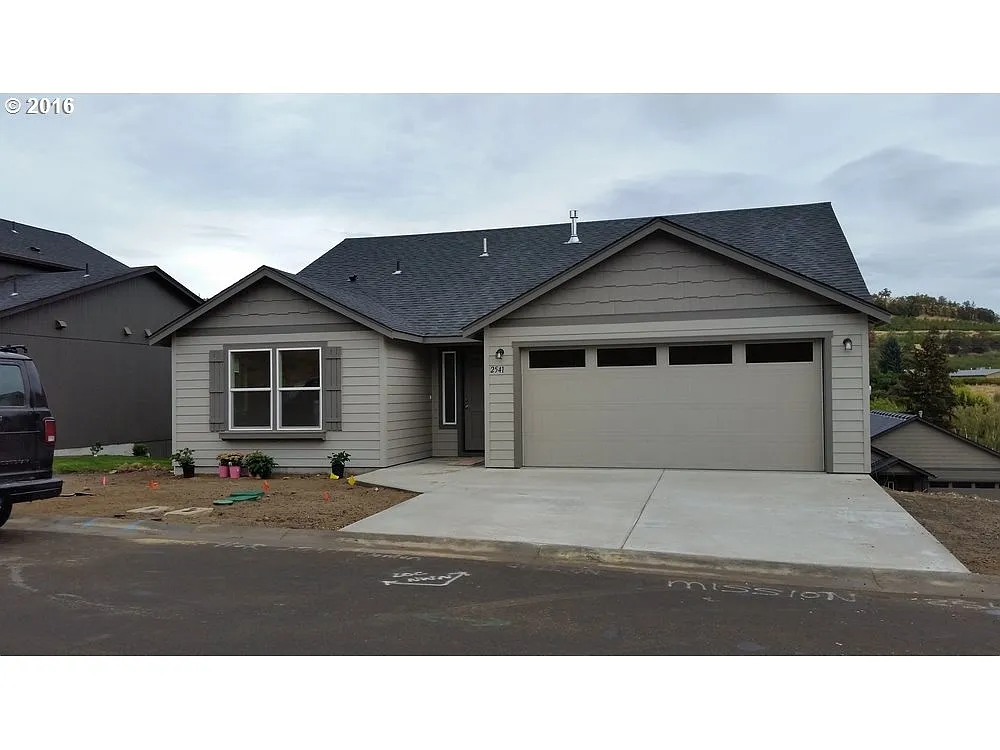 2541 Denton St photo 1
