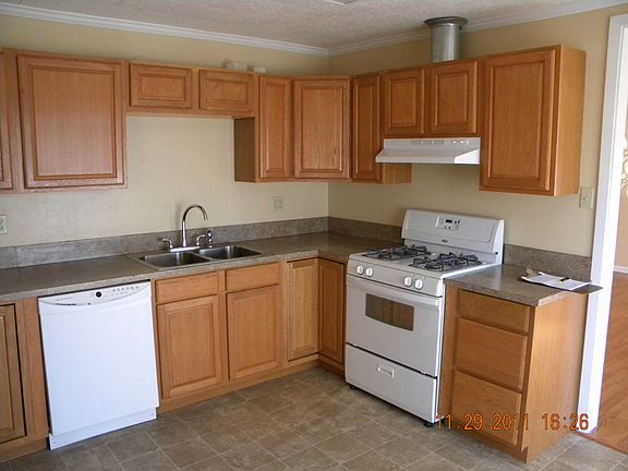4th image of 220 Fairmont Dr