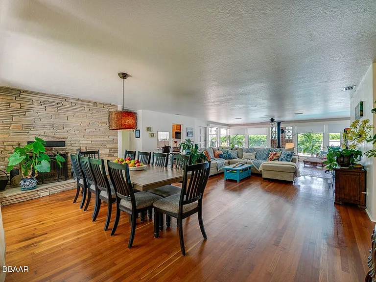 1536 John Anderson Dr — Photo 4