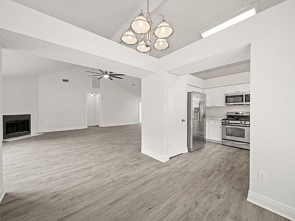 4th image of 1127 Saint John Dr