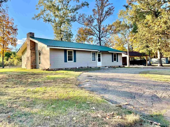 303 W Lake Devernia Rd, Longview, TX 75604