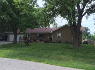 17473 Bellevue Dr, Atchison, KS 66002