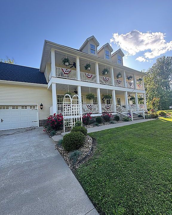 1st image of 1122 King Ln