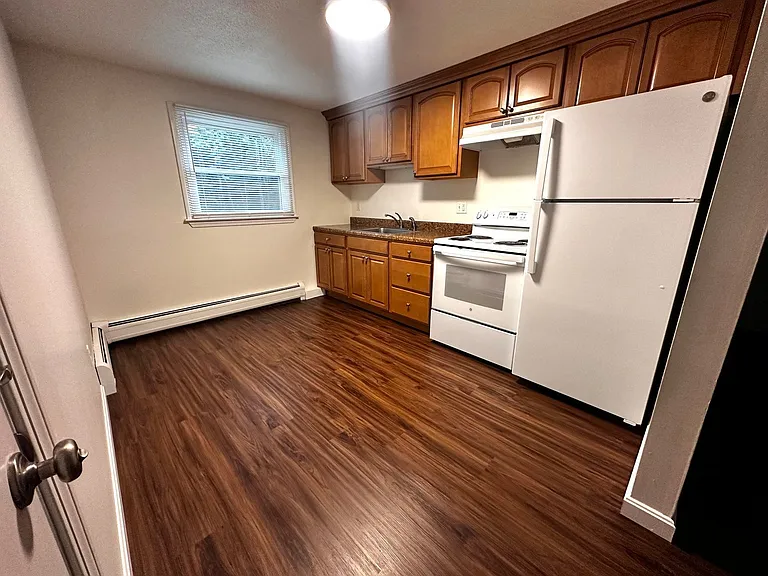 9 Emerald Dr #10 — Photo 2