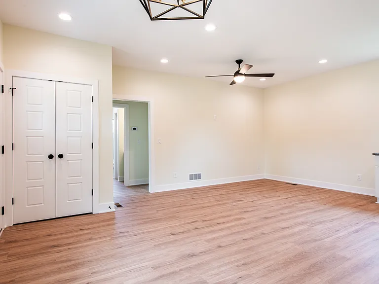 8301 Acme Way — Photo 11
