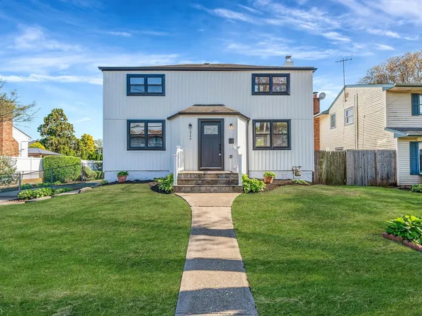 2546 Natta Boulevard, Bellmore, NY 11710