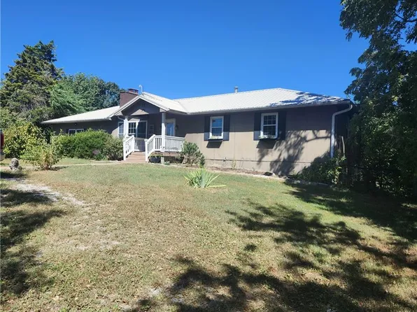 36405 Hedge Ln, Paola, KS 66071